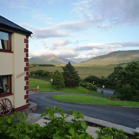 Kylemore Pass Hotel
