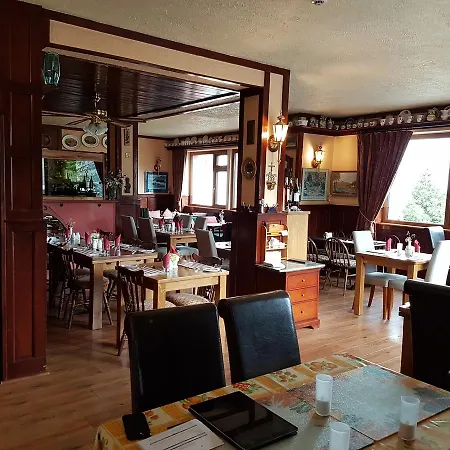 Kylemore Pass Hotel